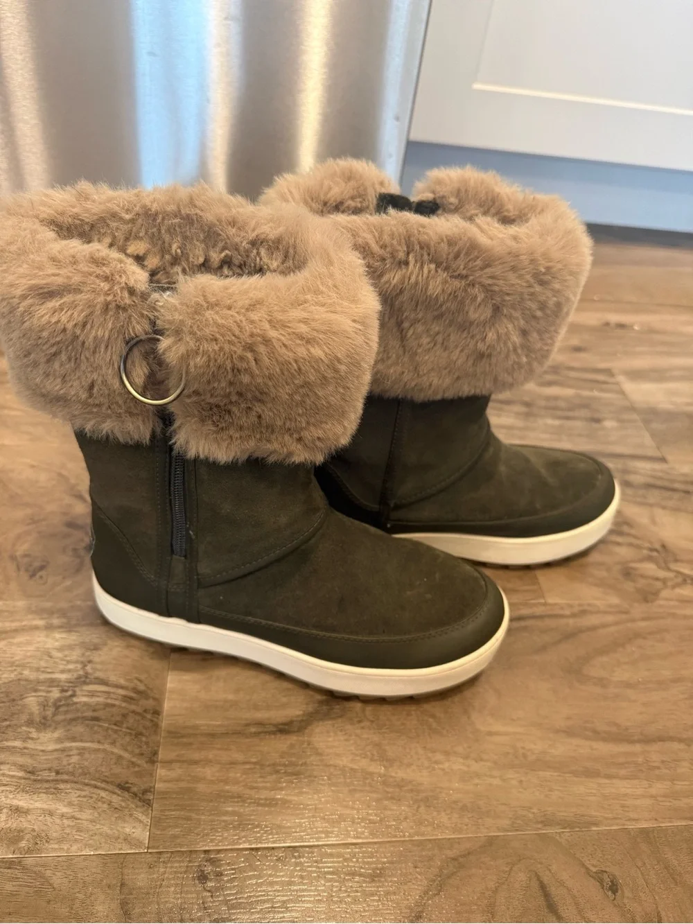 Koolaburra by UGG Tynlee Waterproof Faux Fur Winter Boots Olive Green Sz 7